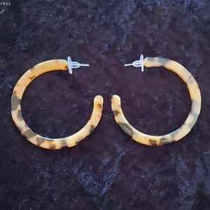 ACRYLIC HOOP EARRINGS